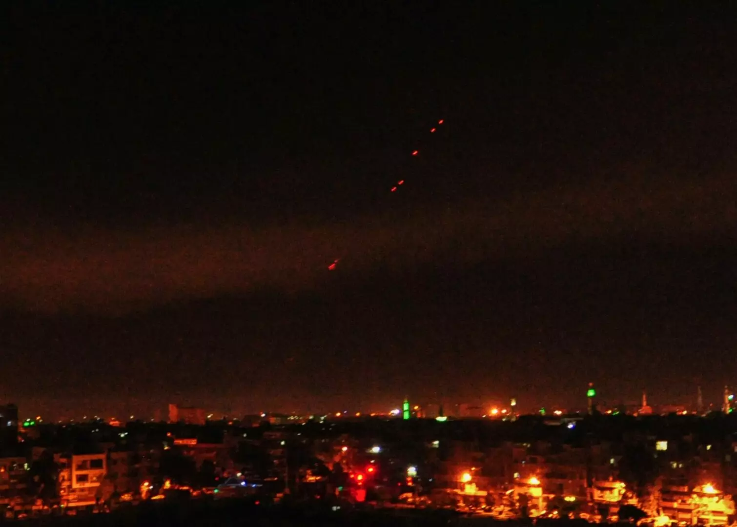 Nuovi raid aerei israeliani sulle basi militari in Siria