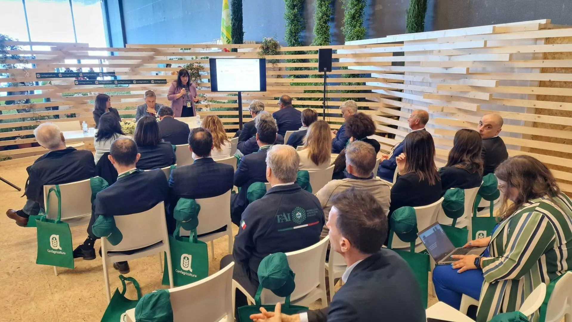 Florovivaismo, Confagricoltura “Settore in crescita ma serve attenzione”