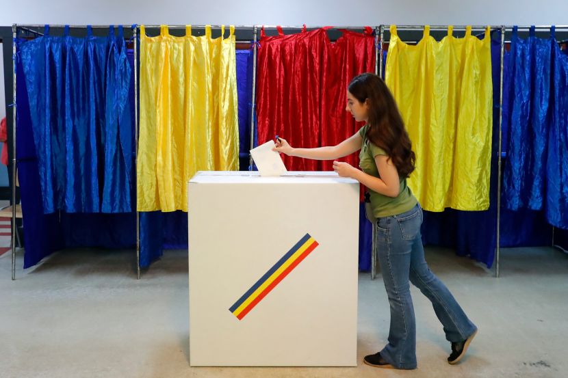 Romania, Simion vince il primo turno e sfida Dan al ballottaggio