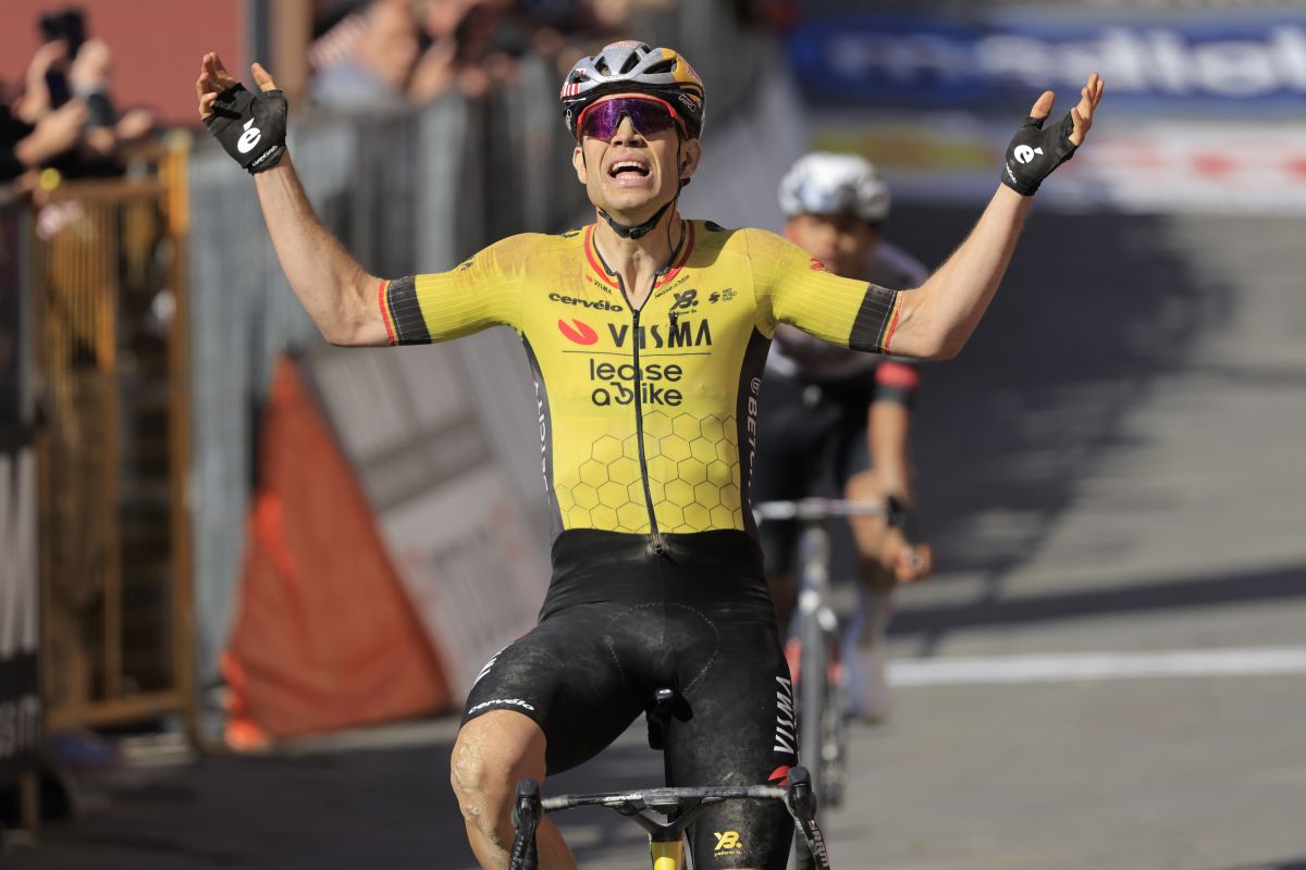 Van Aert vince 9^ tappa a Siena, Del Toro maglia rosa
