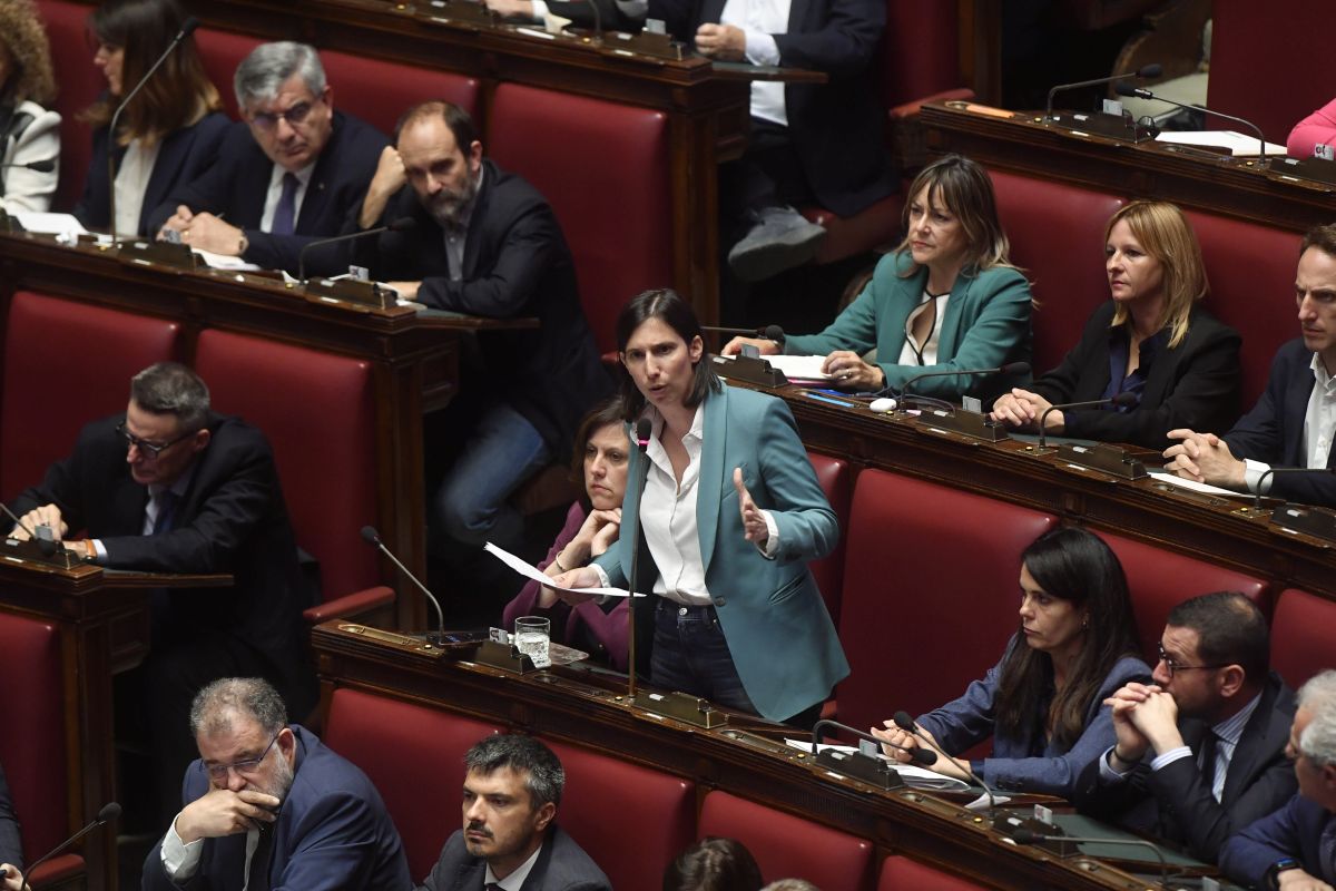 Femminicidi, Schlein a Meloni “Lavoriamo a una legge anti-violenza”