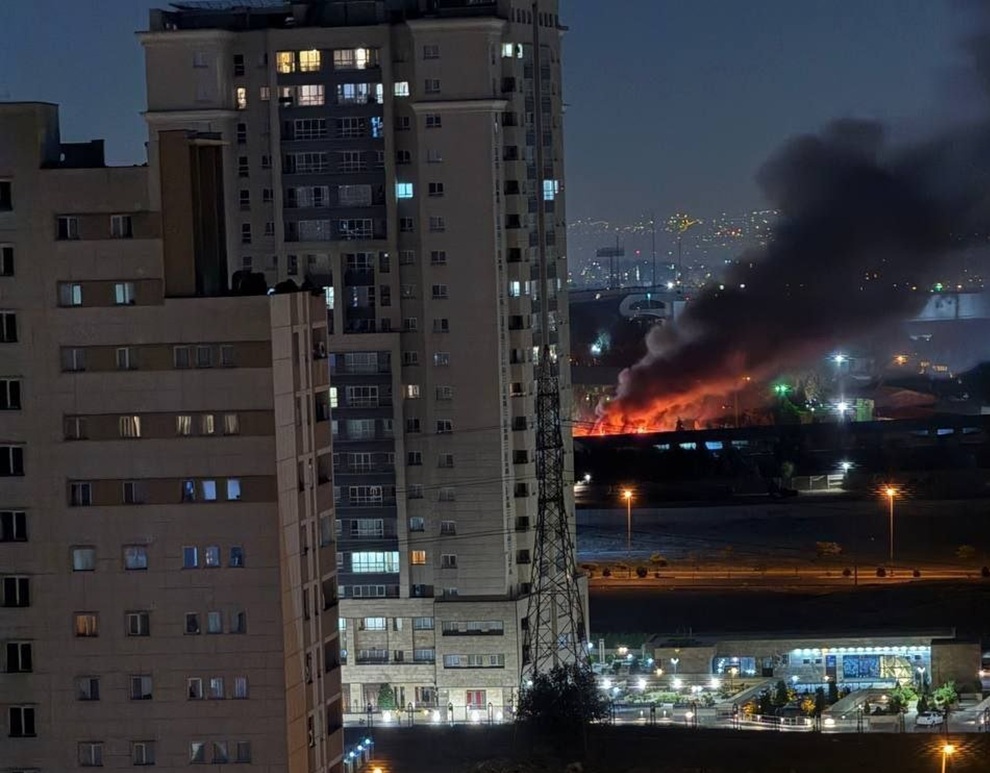 Israele attacca l’Iran, raid sui siti nucleari. Khamenei promette vendetta, Netanyahu sente i leader mondiali