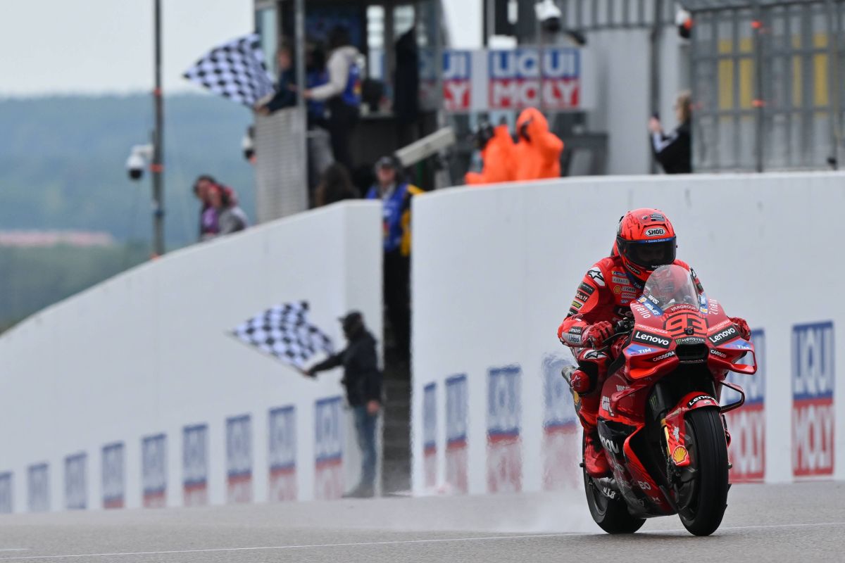 Al Sachsenring vince Marc Marquez, preceduti Alex e Bagnaia