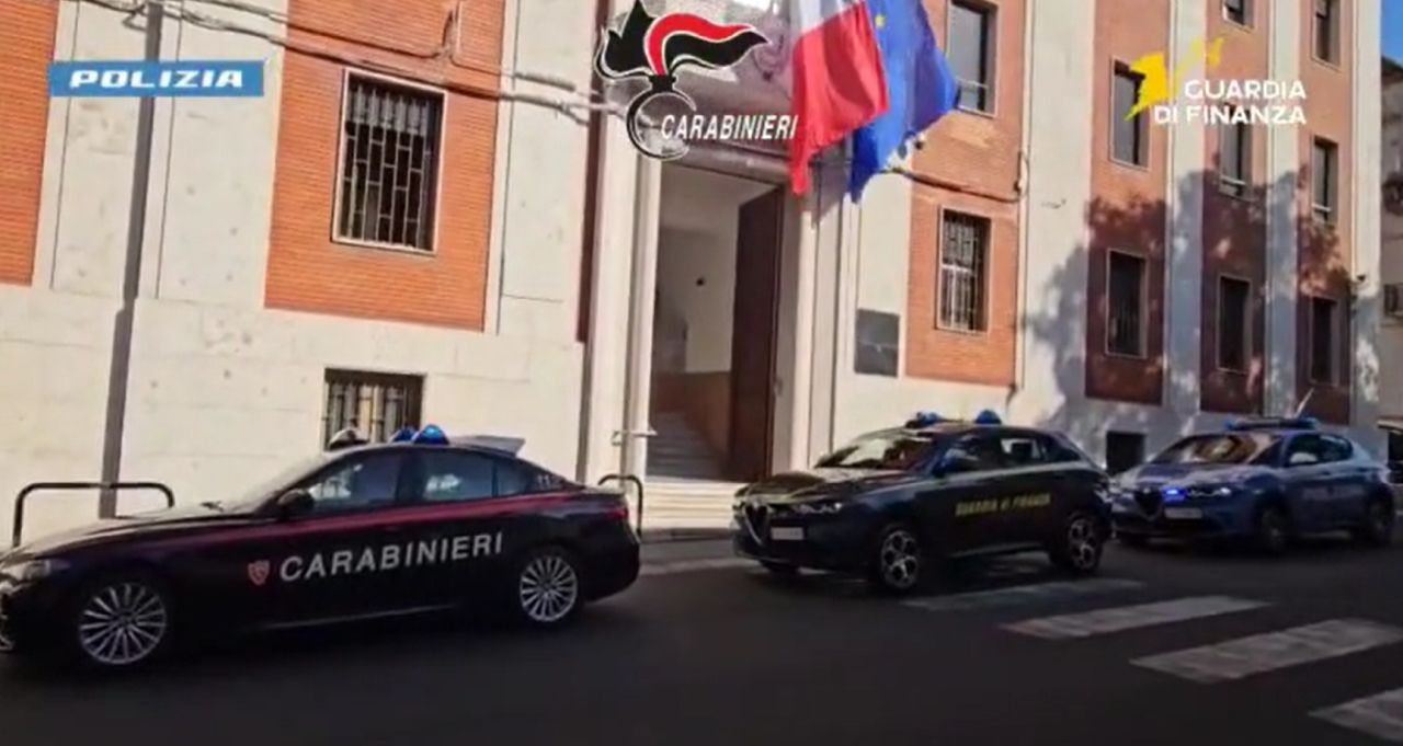 Traffico di droga ed estorsioni, maxi operazione a Reggio Calabria
