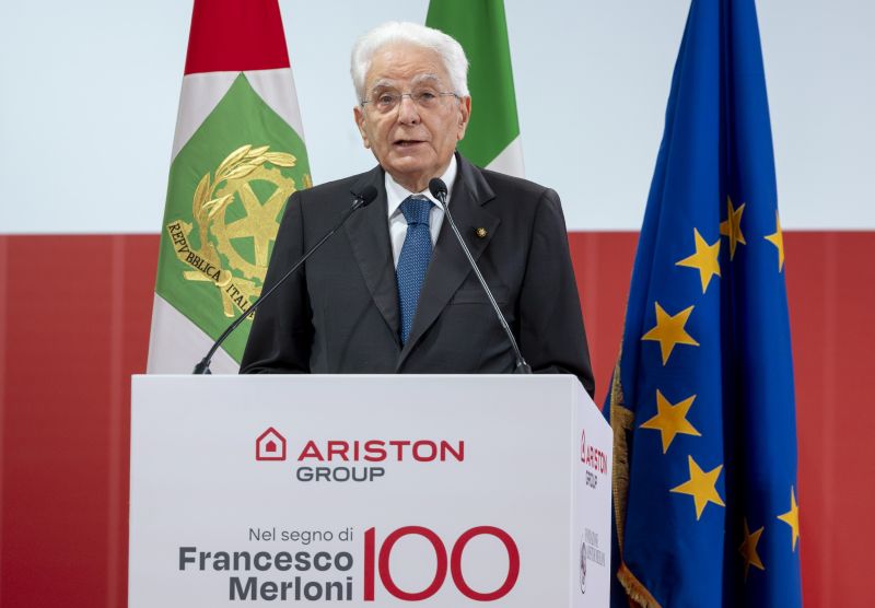 Mattarella “Crisi richiedono visione e coraggio, guardare avanti”