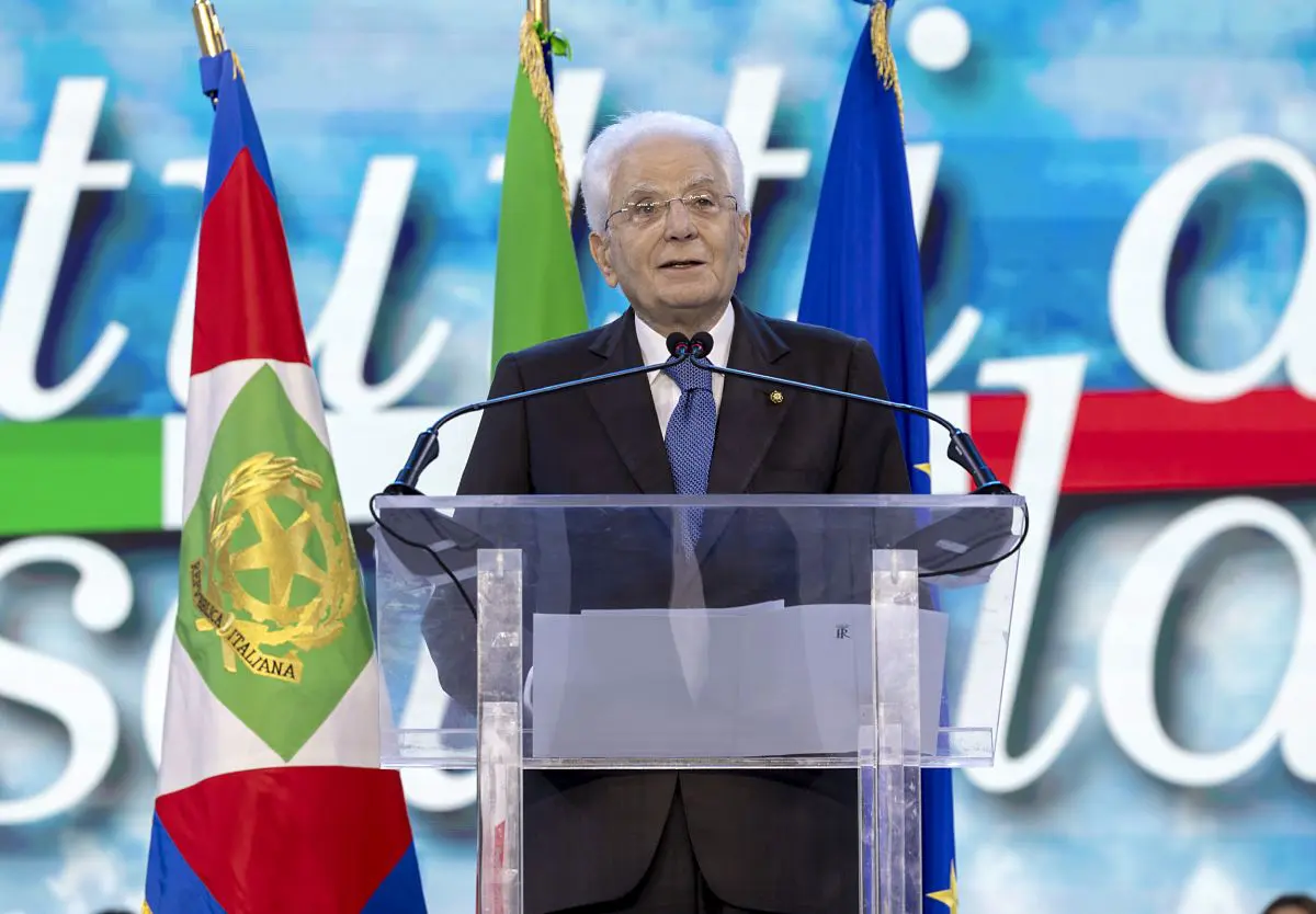 Mattarella “Social possono essere armi, bullismo va contrastato”