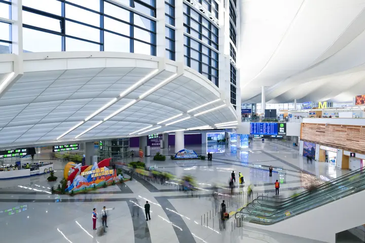 Cina: inaugurato a Urumqi centro di servizi aeroportuali per arrivi stranieri