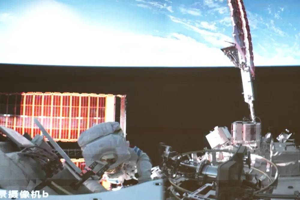 Cina, tre mesi in orbita per la navicella Shenzou-21. Proseguono esperimenti