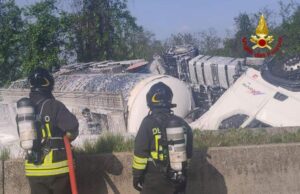 Autocisterna si ribalta sulla A14 tra Castel San Pietro e San Lazzaro: tratto temporaneamente chiuso