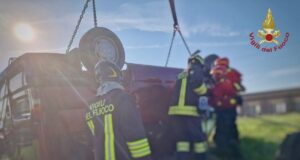 Minivan finisce in un canale nel Veneziano, tre morti