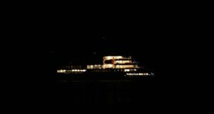 Hantavirus, nave da crociera Mv Hondius entra in porto a Tenerife