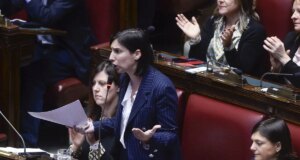 Schlein “Governo Meloni vive chiuso nel palazzo, no a larghe con intese con FI”
