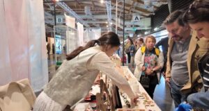 La città cinese di Jingdezhen porta le sue ceramiche alla Mida di Firenze