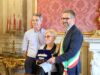 Il sindaco Lepore ha consegnato la Turrita d’Argento in memoria ai familiari di Federico Enriques