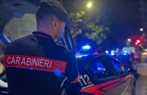 Bologna: lancia le bici elettriche sulla strada, 20enne in forte stato di agitazione arrestato dai carabinieri