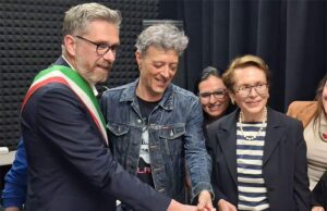 A Bologna Federico Poggipollini inaugura la nuova sala prove per ragazzi