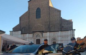 Cittadino ringrazia gli Agenti della Polizia Stradale di Altedo per il soccorso ricevuto dopo un incidente